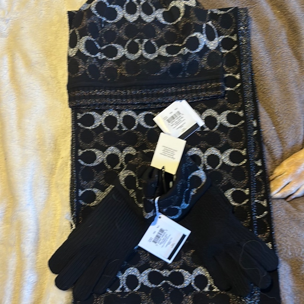 Coach - Picture 3 of 3